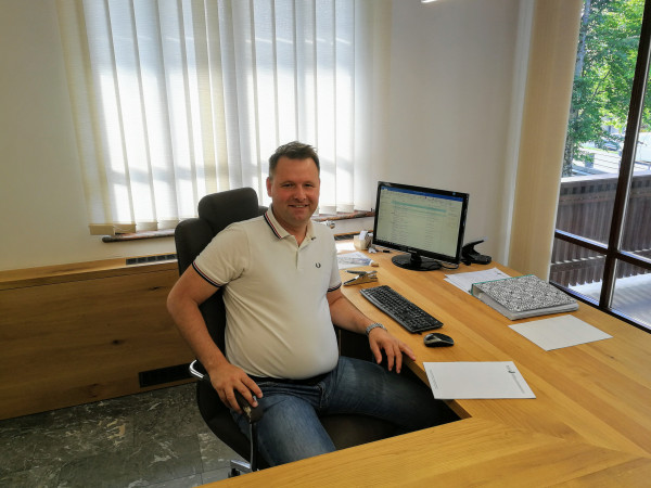 Direktor podjetja Nejc Jezeršek je skupaj z bratoma prevzel vodenje družinskega podjetja